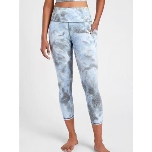 Athleta Leggings Womens Medium Salutation Stash Pocket II Capri Textured Active - Picture 2 of 10